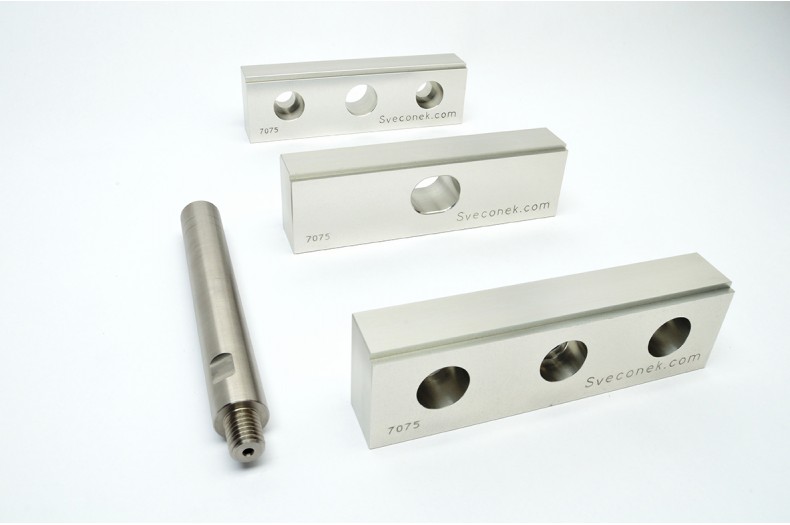 SVK 0100-N04  Integrated Step / NO Bracket / 7075